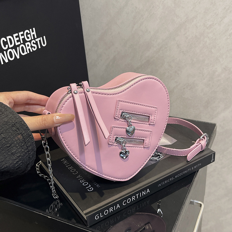 Bolso de cadena de diseño de nicho 2025 verano nuevo bolso femenino personalidad estilo motocicleta bolso de hombro moda amor bolso de mensajero