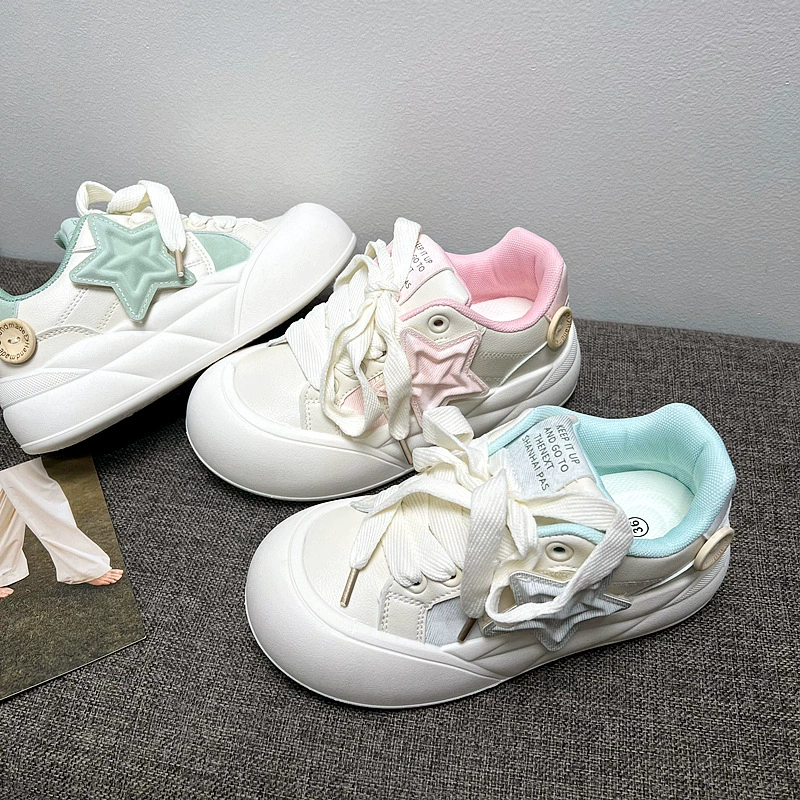 Уродливые большие головы хлебные туфли женские чикские туфли дикие 2024 новые плоские туфли на холсте с толстой подошвой маленькие белые туфли