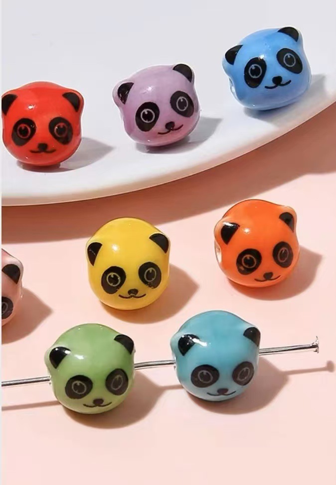 Cuentas de cerámica flor cuadrada estrella de cinco puntas pequeña flor de ciruelo trébol de cuatro hojas pequeño elefante pequeño conejo de jade color mixto cuentas de agujeros rectos cuentas hechas a mano