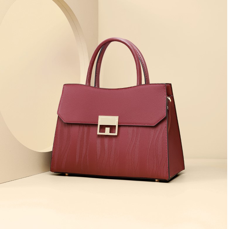 Elegant Women's Commuter Handbag Large Capacity For Weddings_voghion.com