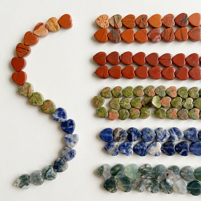 Flat Heart-Shaped Necklace with Gradient Candy Colors, Wholesale Natural Stone DIY Jewelry, Finished Product with Heart-Shaped Beads