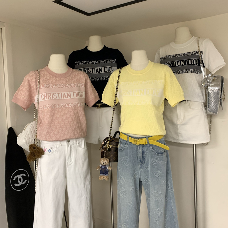 Trendy Round Neck Jacquard Short Sleeve Knit Sweater with Embossed Letter Design, Versatile and Chic