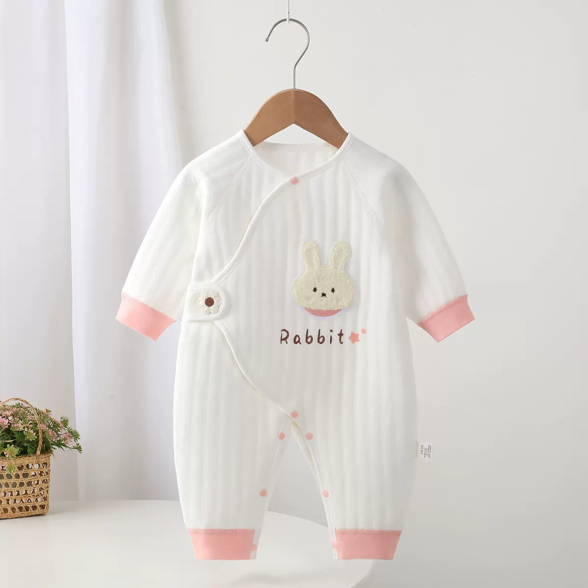 秋冬季新款婴幼儿卡通图案偏襟魔术贴保暖蝴蝶衣男女宝宝外出服
