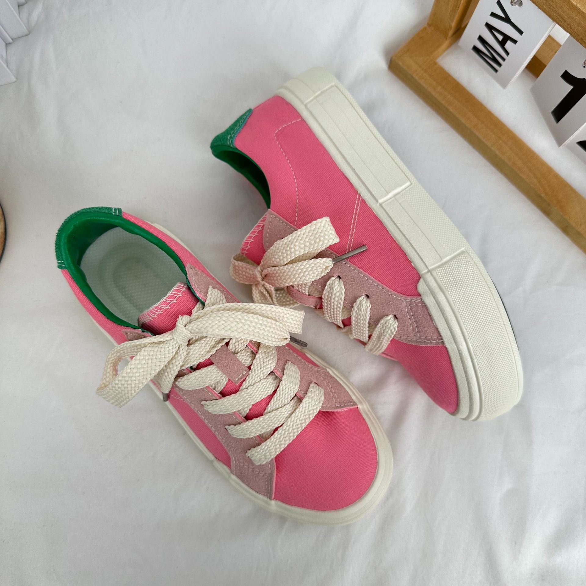 Yuanbo 2024 nuevos zapatos chinos de tabla roja de mujer baja parte transpirable coreana zapatos de lona casuales zapatos de mujer de estilo de Hong Kong