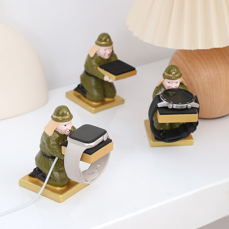 苹果华为树脂工艺品手表充电台日本投降兵下跪桌面收纳小摆件展示