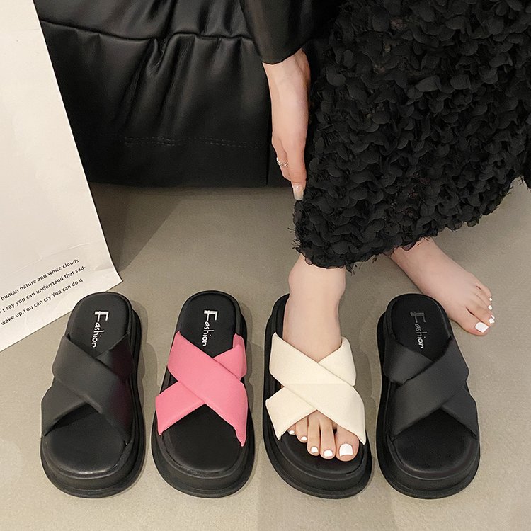 Non-slip fashionable women's slippers platform