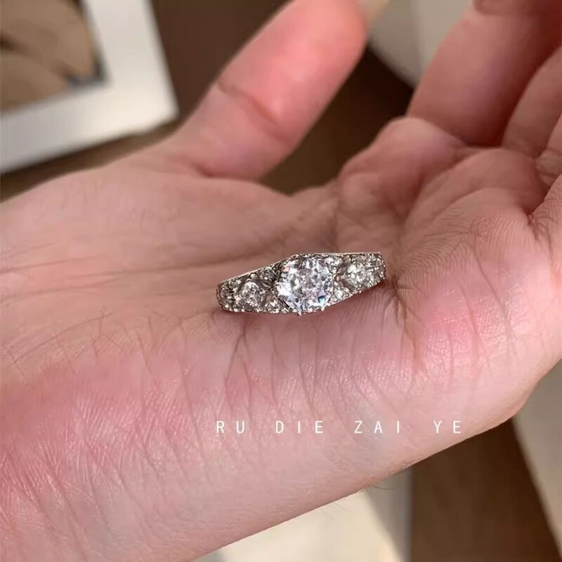 Vintage Hollow Lace Ring with a Light Luxury and High-End Feel, Buchi-Style Zircon Open Ring Vintage Hollow Lace Ring with a Light Luxury and High-End Feel, Buchi-Style Zircon Open Ring