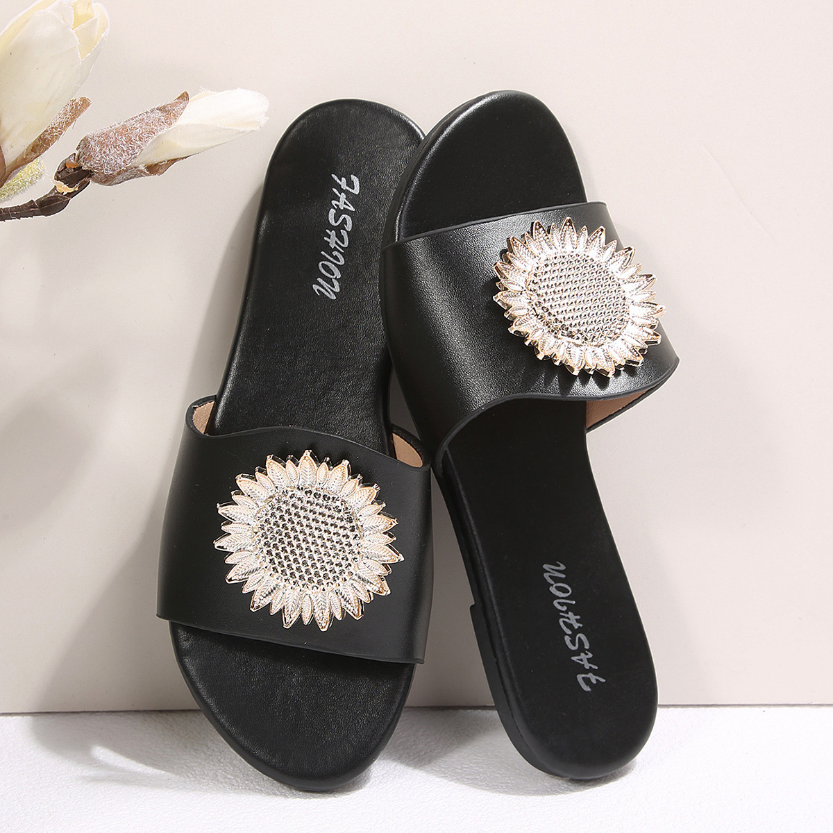 Sandalias Planas de Mujer de Cuero Sintético con Decoración de Metal para Verano