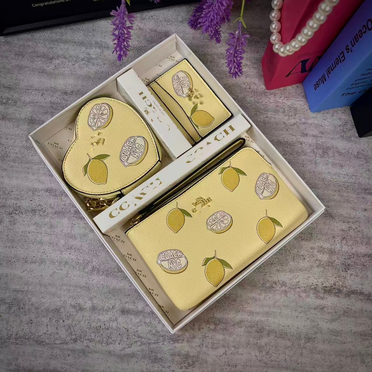 Cartoon cartera de cambio en forma de corazón de comercio exterior bolsa de mano caja de bolsa de tarjeta caja de regalo de bolsas explosivas transfronterizas 2025 nuevas bolsas de mujer