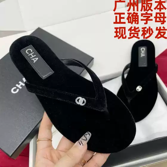 Chanel-Style Flat Toe-Strap Slippers for Women 2026 Summer New Black Velvet Buckle Flip-Flop Beach Sandals
