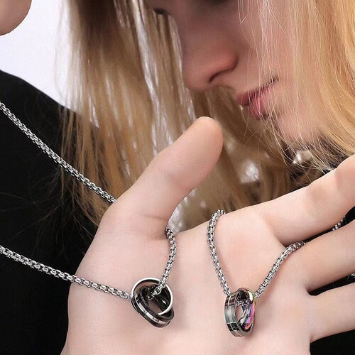 钛钢饰品闪电潮牌环环相扣戒指吊坠 小众设计ins潮不锈钢情侣项链