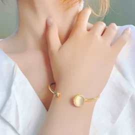 项链;戒指;手镯