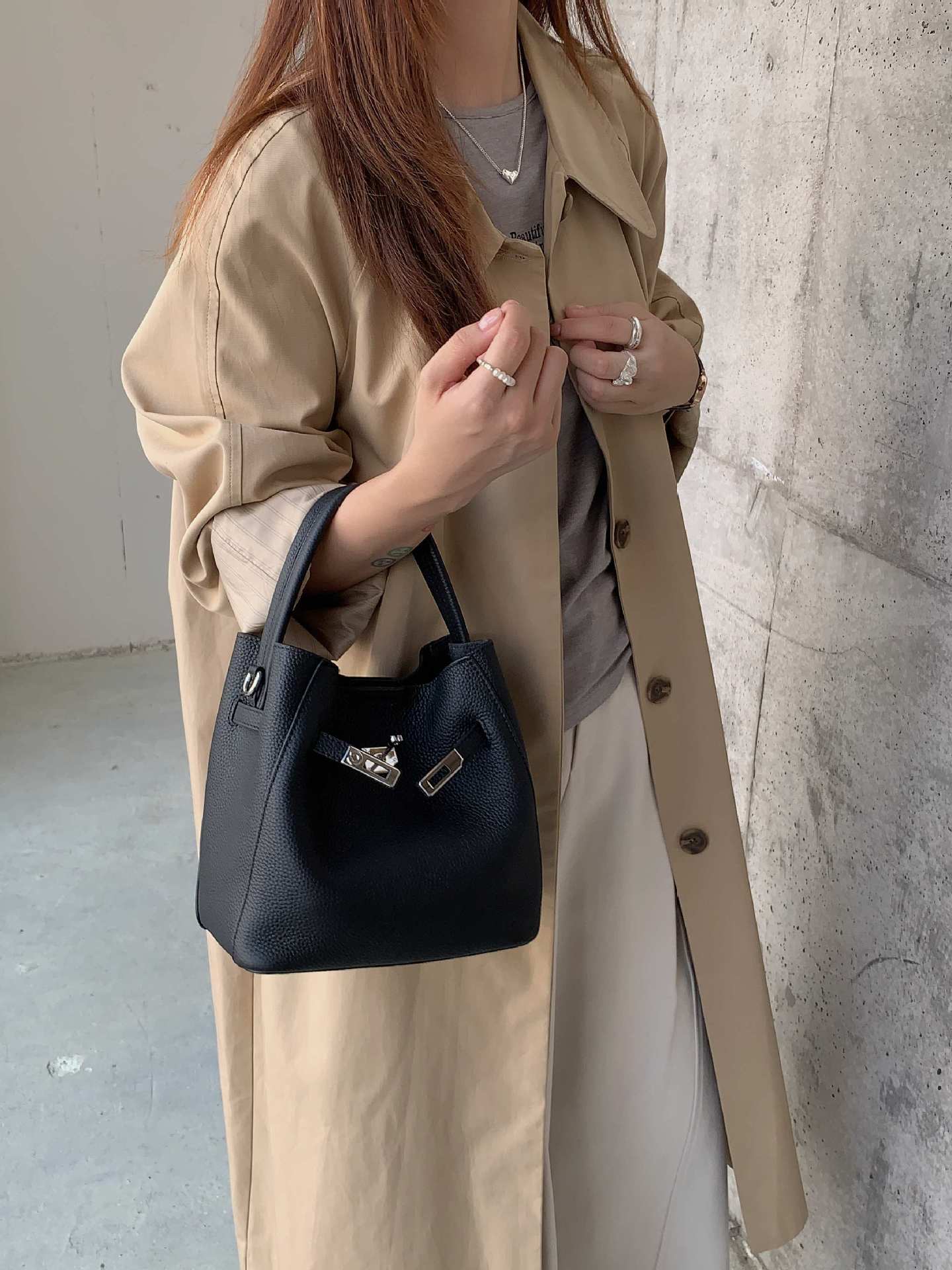 2026 New Model Top-Layer Cowhide Soft Leather Handbag Bucket Bag