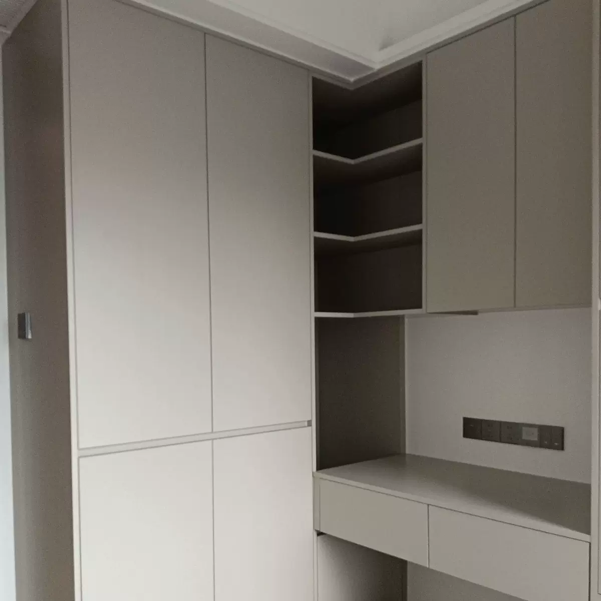 全铝合金衣柜定制加厚焊接整板卧室衣帽间榻榻米床定做全屋定制柜