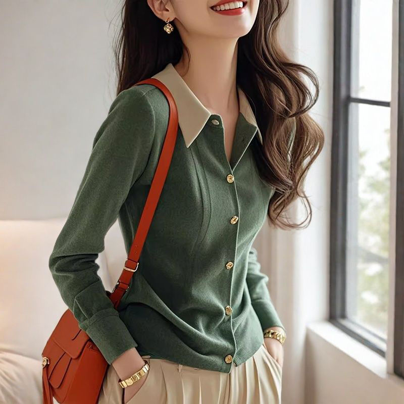2025 otoño-invierno diseño sensación de nicho contraste color polo camiseta de punto de cuello de mujer única especial botón de una sola fila con suéter