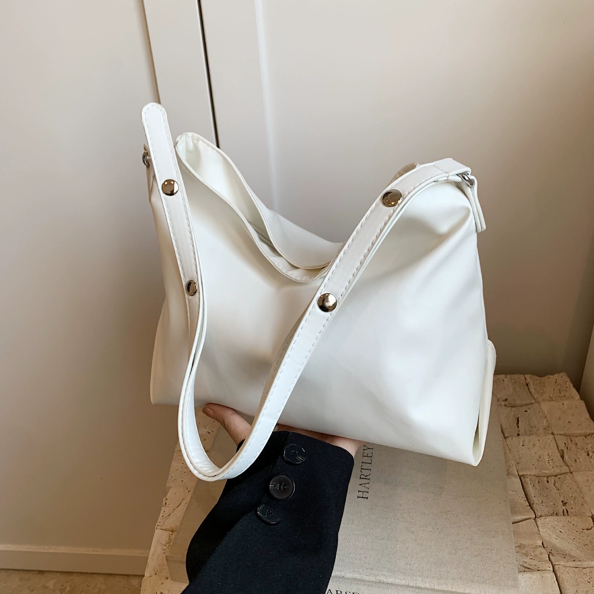 Summer shoulder bag, western style
