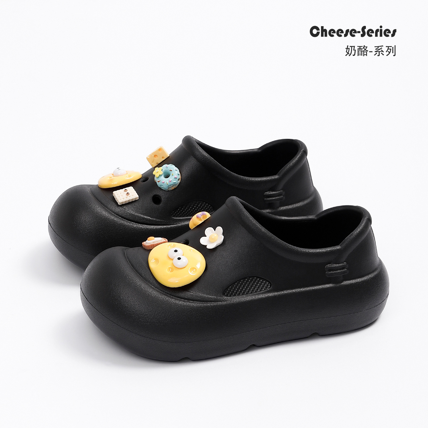 2026 Nuove scarpe Croc per le donne Capispalla estiva Cartoon Cheese Stepping Feeling Pantofole da interno antiscivolo con suola spessa per le donne