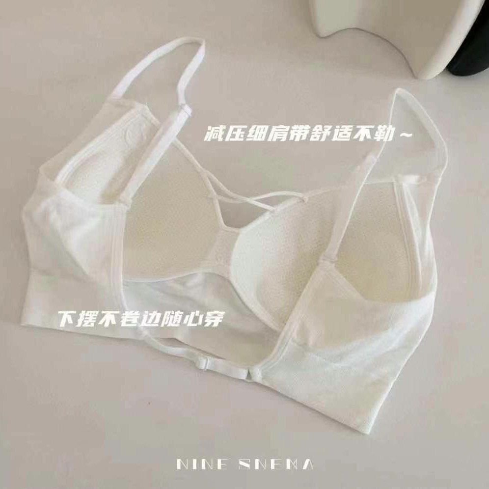 8223 coreano ins pechos pequeños ligeramente reunidos sexy ropa interior de mujer en V profunda nuevo producto color sólido tirantes finos sin anillo de acero niña