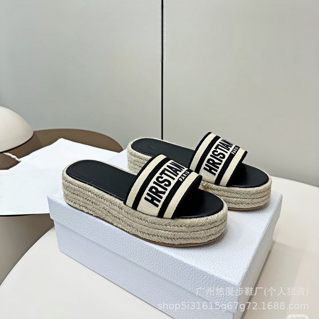 D letras zapatillas para mujeres de verano 2026 cuerdas de cáñamo casuales de fondo grueso versátil altura de playa zapatillas frías