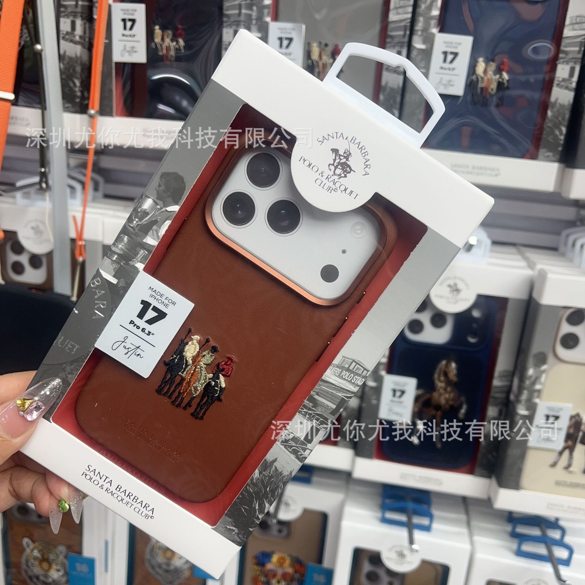 iPhone 17 Pro Max üçün dəri telefon qabı — at naxışlı zərbədən