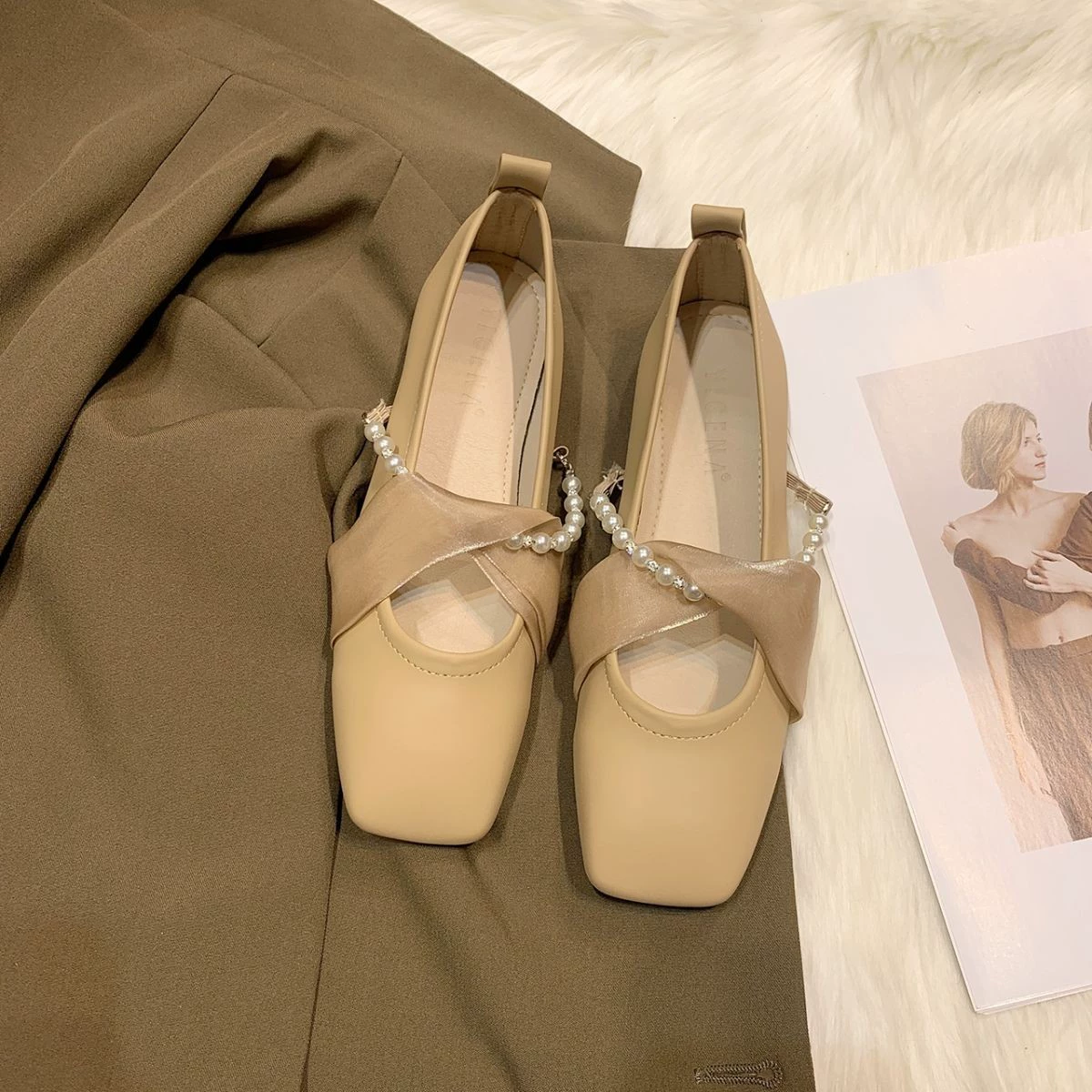 2024 Новый стиль низкого каблука с мягким подошвенным дизайном