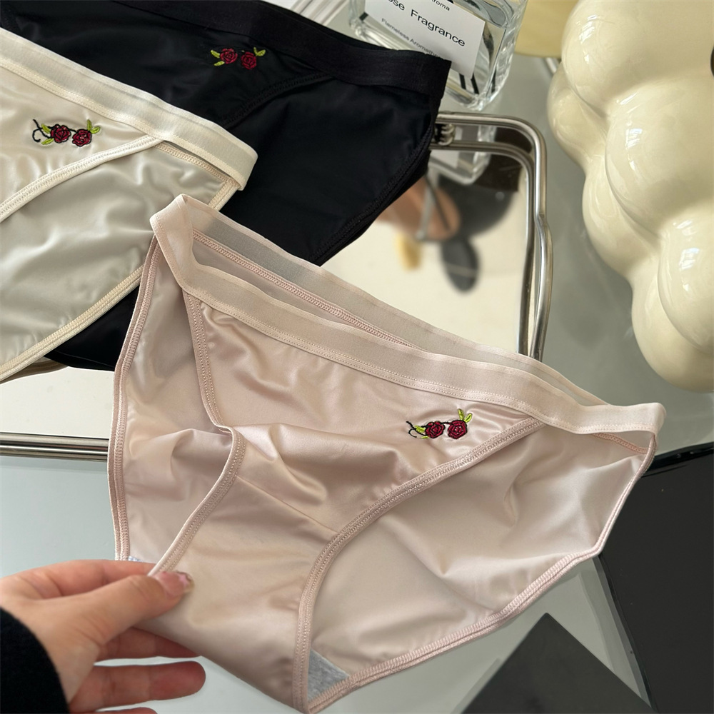 One-piece dropshipping French-style embroidered ice silk panties, sexy low-waisted, simple and comfortable, thin summer briefs.
