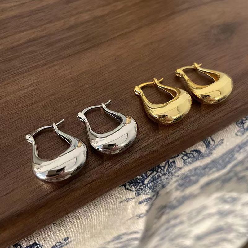 Ventas transfronterizas de moda nueva moda simple pendientes de moda femenina temperamento creativo pendientes de nicho de diseño sensación de pendientes al por mayor
