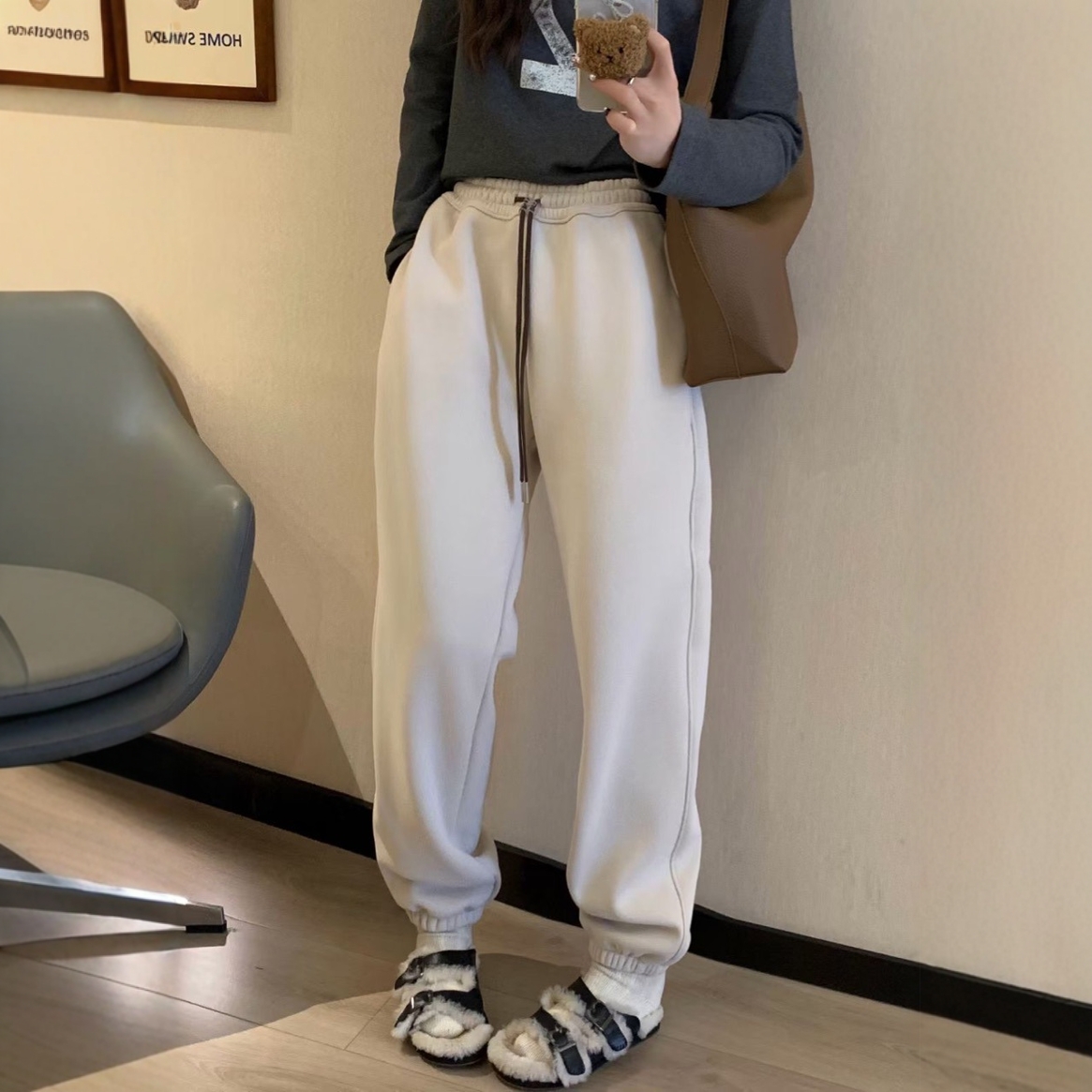 겨울 기모 두꺼운 여성의 단색 우아한 허리 바지 대비 컬러 드로우 스트링 루즈 스포츠 스트레이트 올 매치 캐주얼 바지