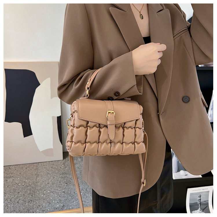 Women's Small All Seasons Pu Leather Lattice Fashion Square Magnetic Buckle Shoulder Bag display picture 5