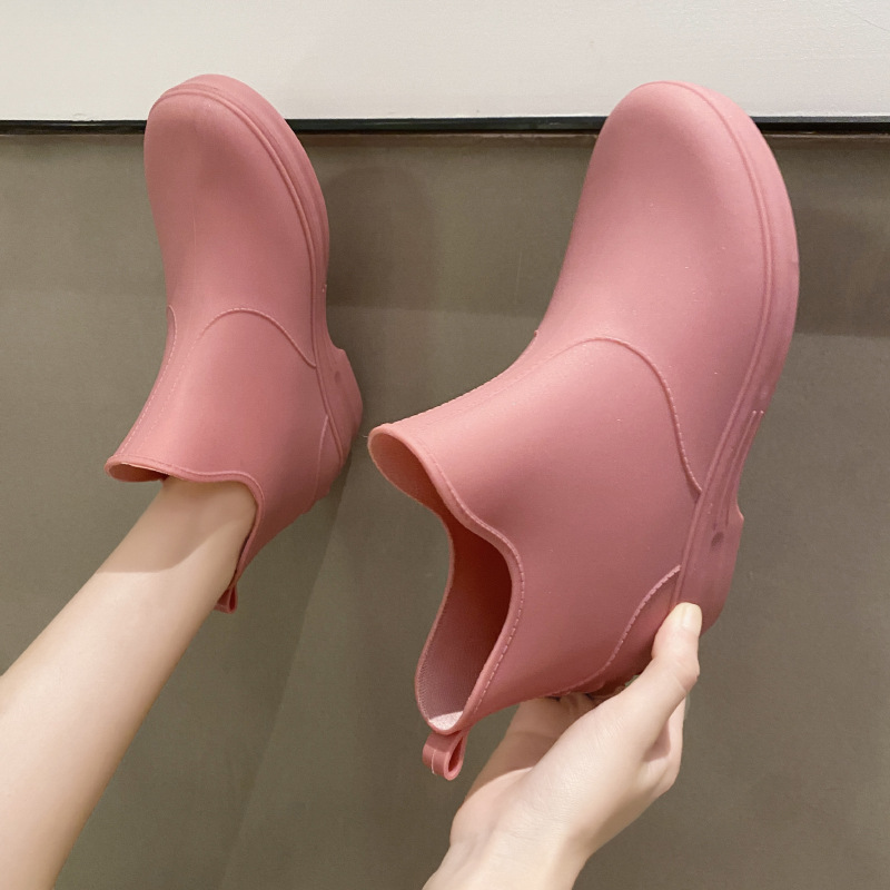 网红雨鞋女款夏季2022新款成人防滑水鞋防水中短筒可爱加绒潮雨靴
