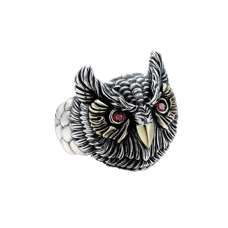 Retro men's ring, on index finger, light luxury style