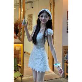 清新绣花加印花短款连衣裙小个子法式方领短裙【怦然心动】77同款