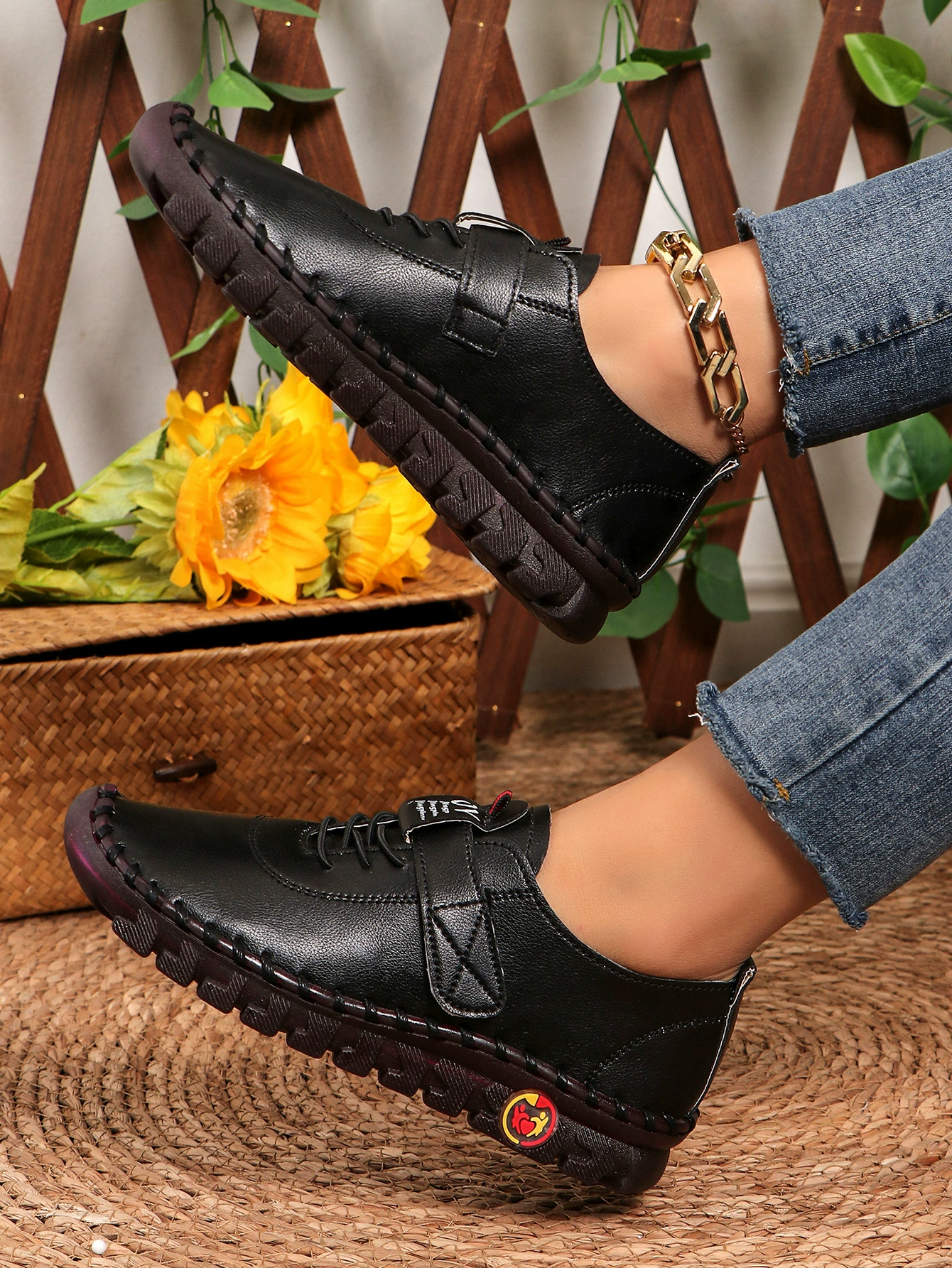 Women’s summer velcro shoes for moms, plus sizes 36–45, soft cushioned sole
