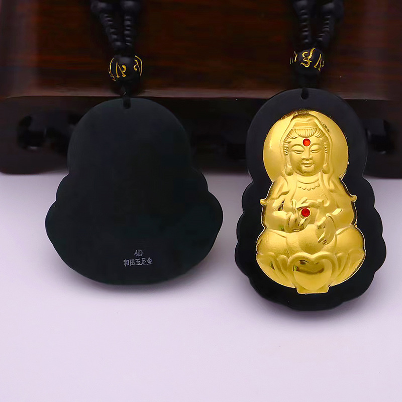 다이아몬드가 박힌 관음