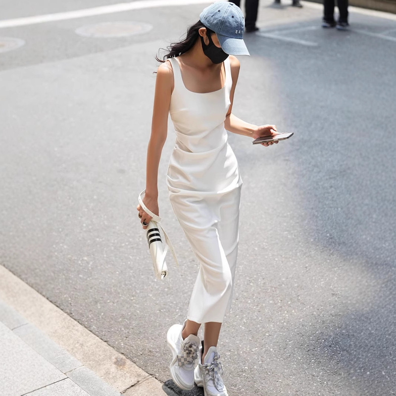 Luma7xi White Sleeveless Square Collar Sling dress Women's Summer Simple Tight Waist Slimming Mid-length Skirt for 2025