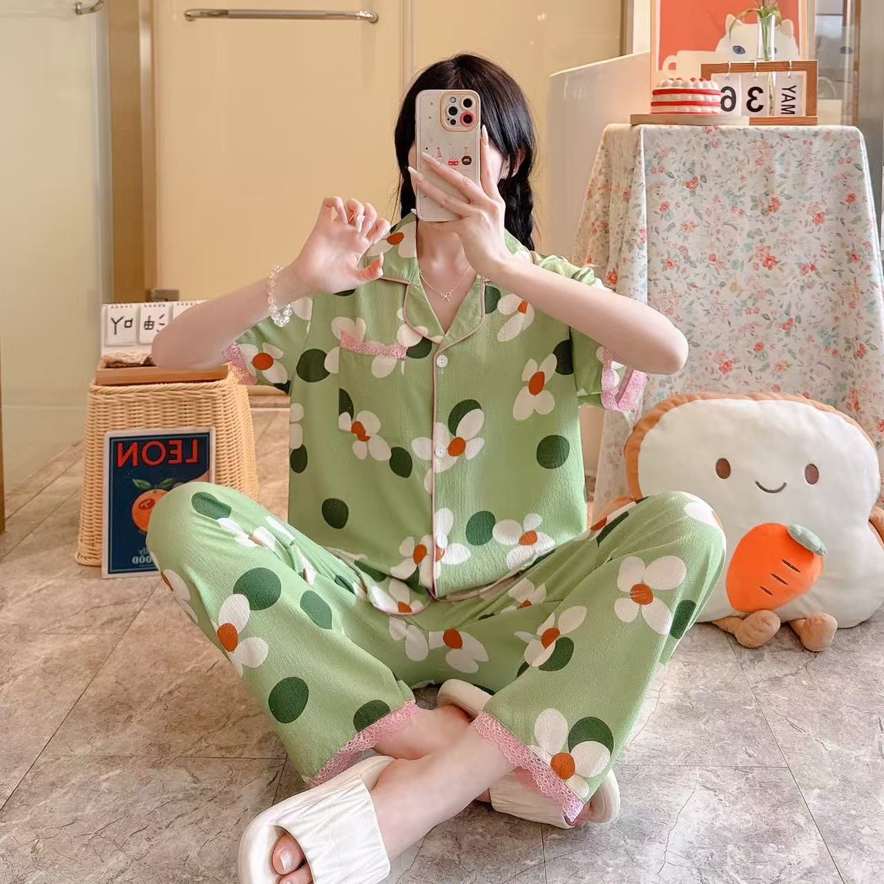 Pijamas al por mayor transfronterizos de primavera y verano espuma impresa cinta de encaje de manga corta pantalones largos de dibujos animados ropa de hogar