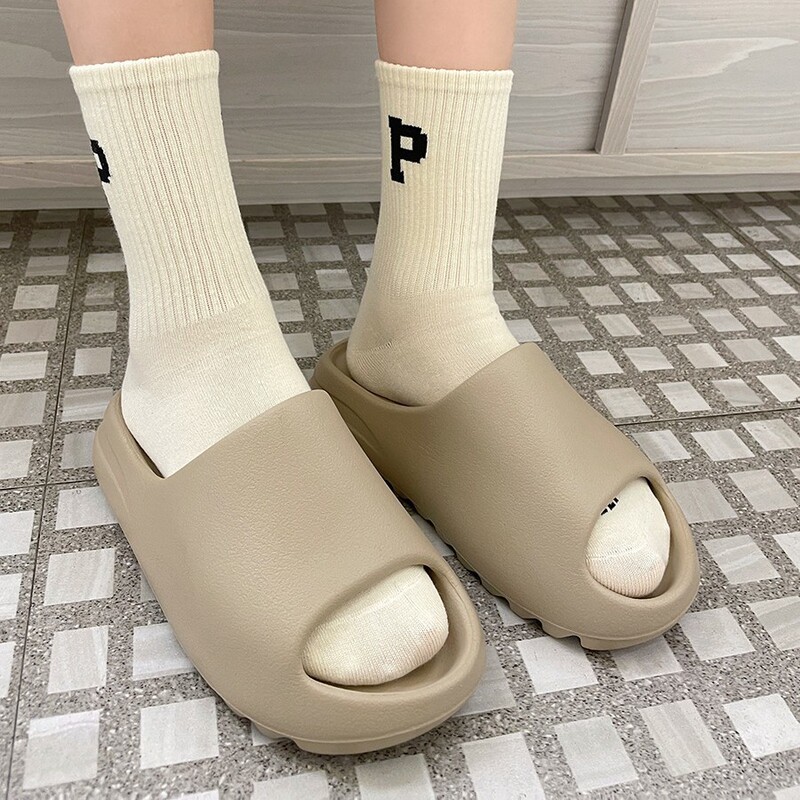 莆田ココナッツスリッパ yeezy スリッパ スライド ライスブラウン 滑り止め 暖かい サンドイエロー アウターシューズ 男女兼用 トレンド|undefined