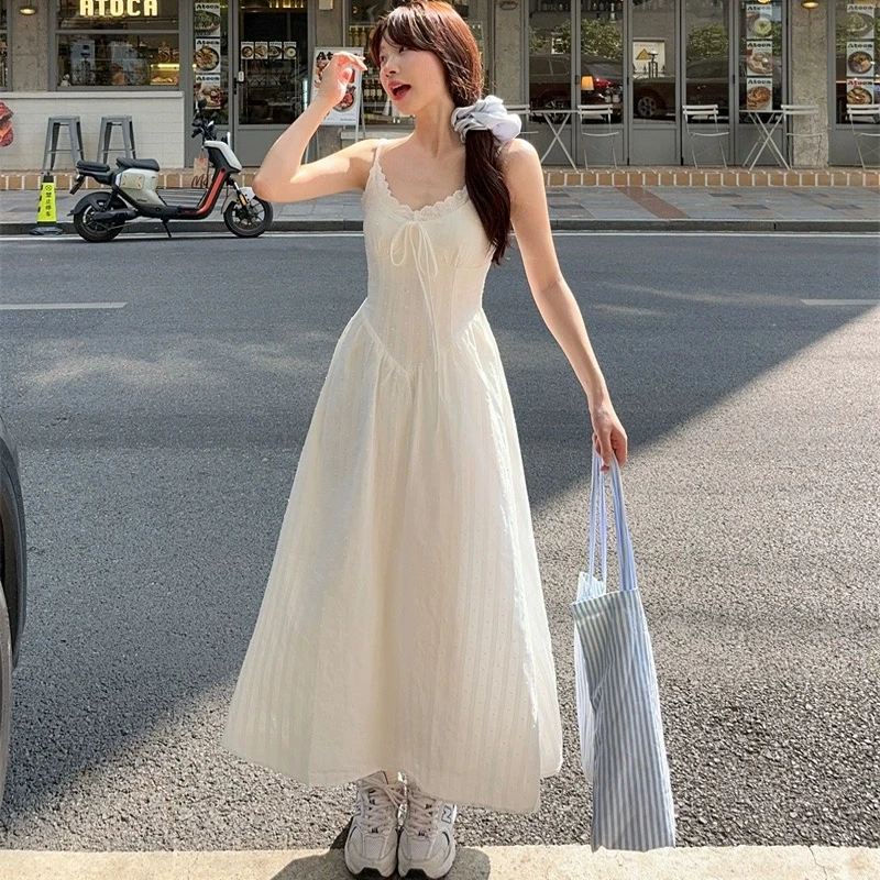 Белое платье-сарафан в французском стиле для женщин, новинка 2025 года, длинная юбка для отдыха на море, летний костюм для ранней летней поры