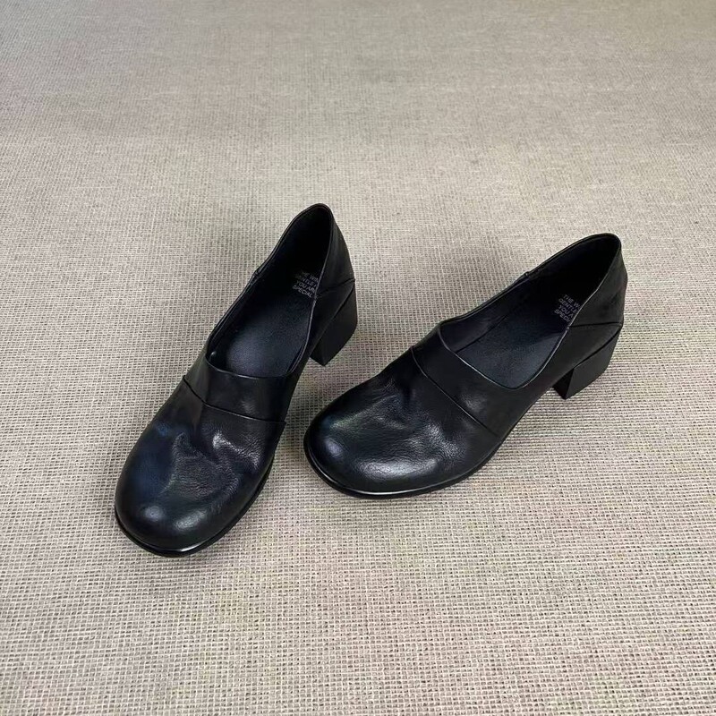 Loafers with Top-Layer Cowhide, Chunky Heel, Round Toe, Deep Cut, Retro Low-Heel Leather Shoes, Comfortable, Soft, Versatile for Commuting Loafers with Top-Layer Cowhide, Chunky Heel, Round Toe, Deep Cut, Retro Low-Heel Leather Shoes, Comfortable, Soft, Versatile for Commuting