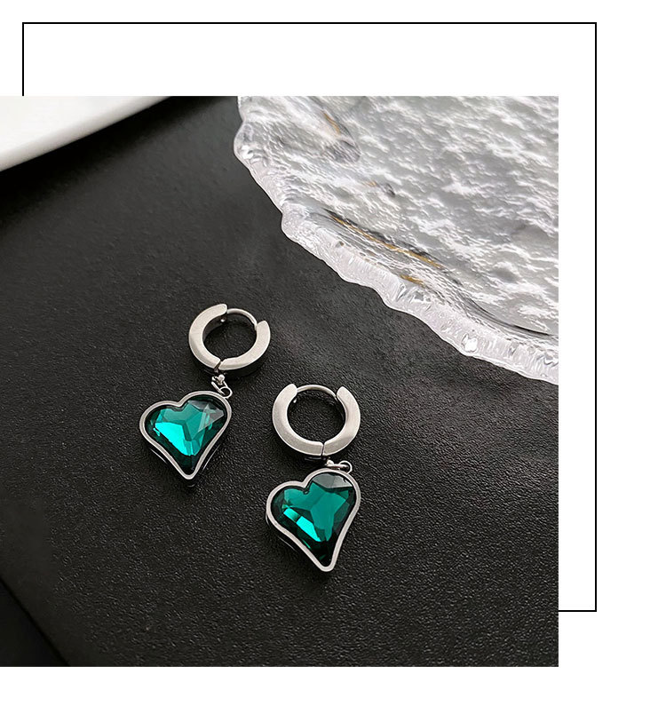 Retro Heart Shape Titanium Steel Inlay Zircon Dangling Earrings 1 Pair