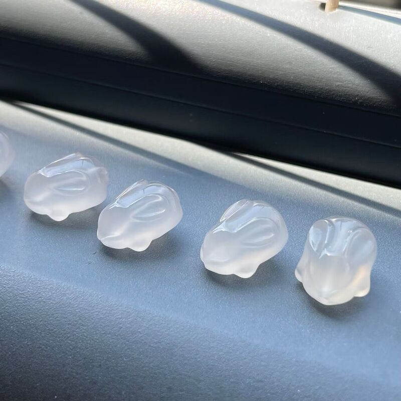 Ice Lychee Jelly White Chalcedony Agate Jade Lying Rabbit Small Rabbit Bracelet DIY Accessories Wholesale Ice Lychee Jelly White Chalcedony Agate Jade Lying Rabbit Small Rabbit Bracelet DIY Accessories Wholesale