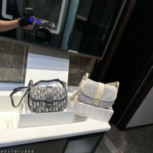 D���¿�����ϻ�ϵ�в��������w�i������r�б���μ�Y�а��b