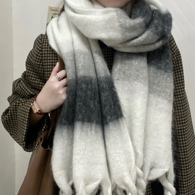 Universal keep warm scarf with pigtail