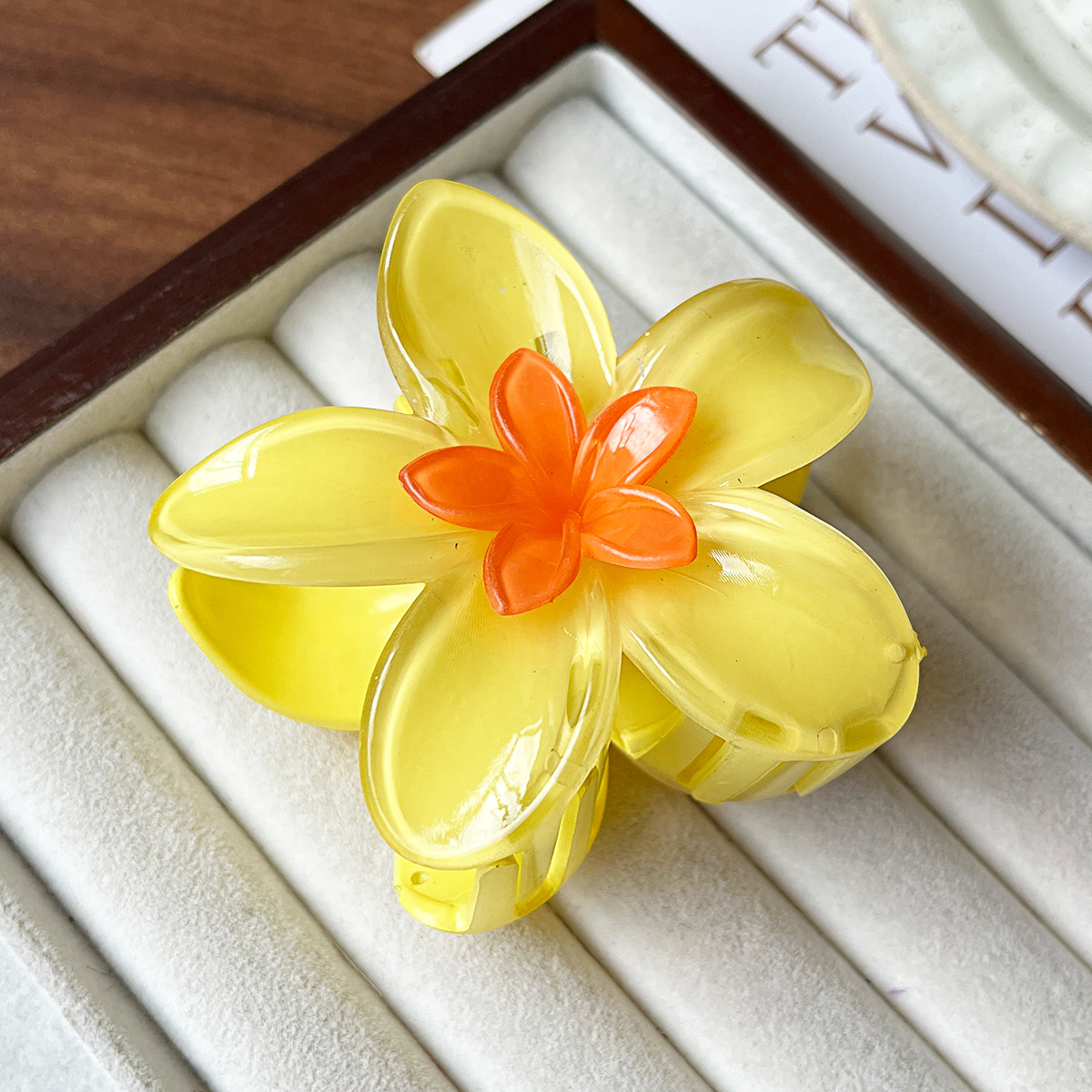 Nuevo estilo de Europa y los Estados Unidos venta caliente PC huevo mujer flores agarrando clip de cabello de color universal clip de garras de cabello de cola de caballo universal