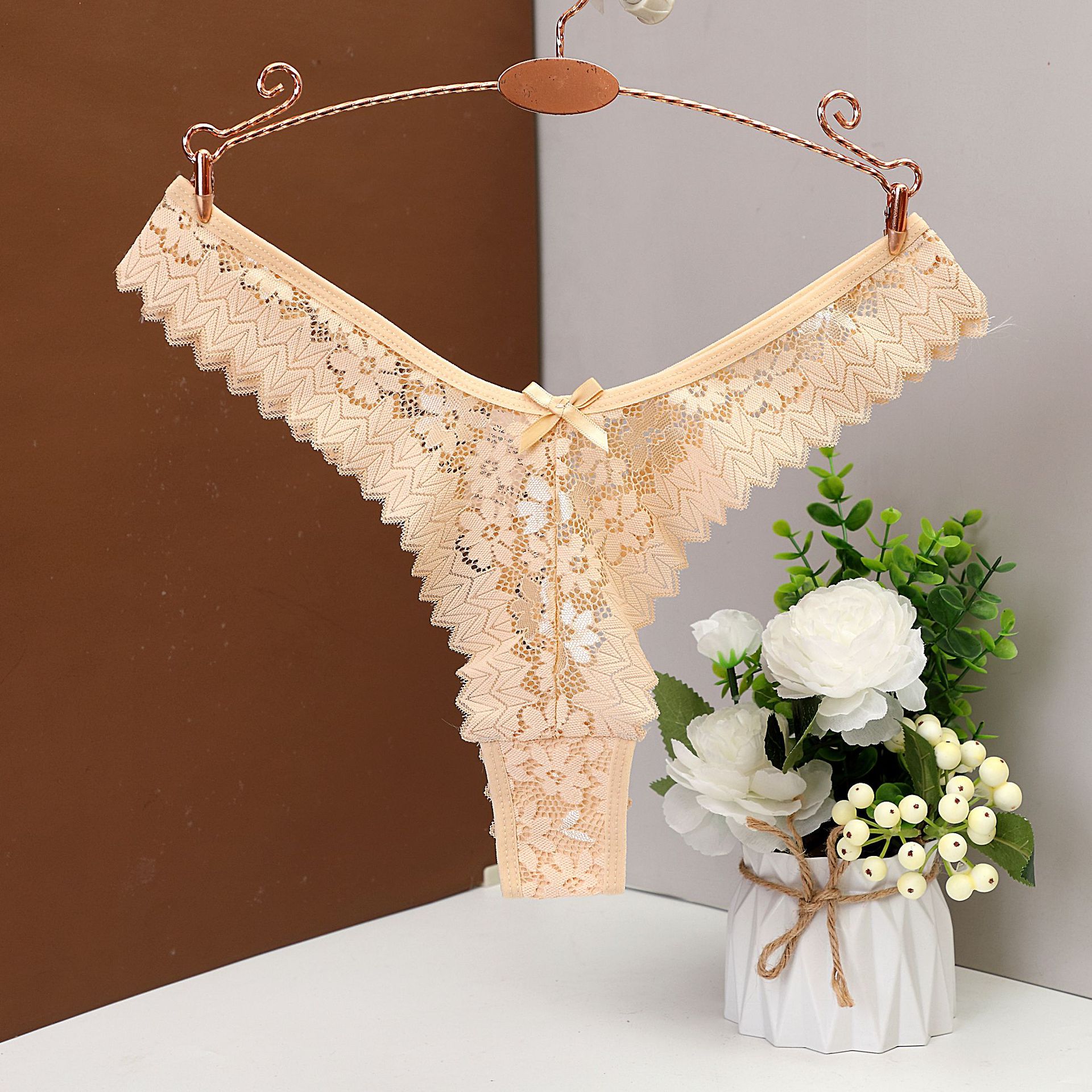 Solid Color Flower Low Waist Thong Panties display picture 9
