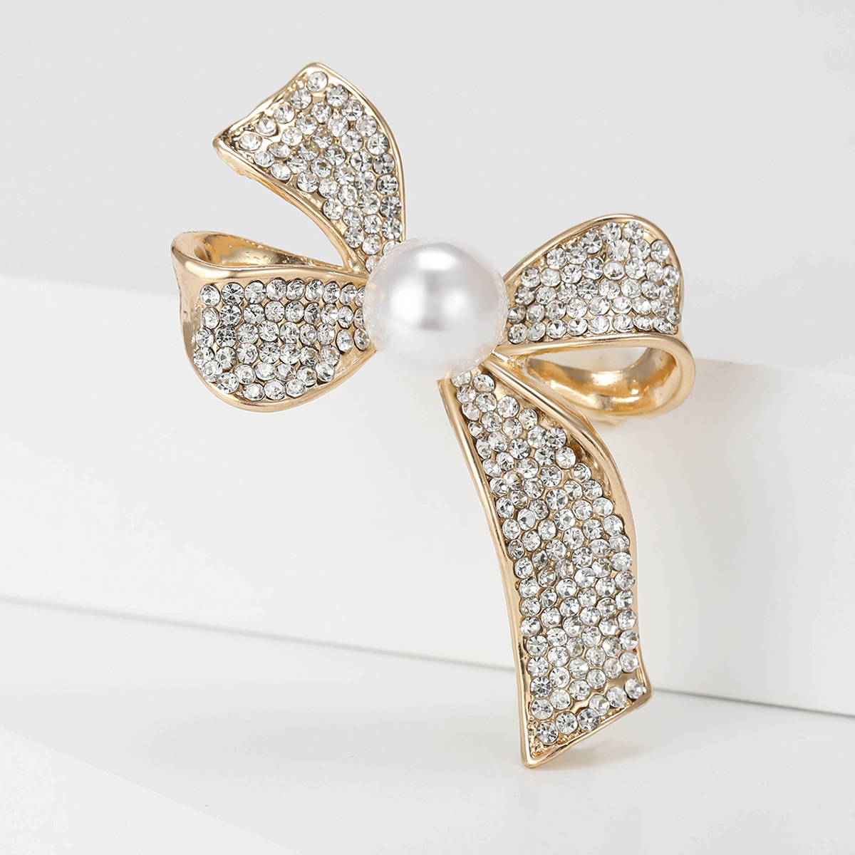 Elegant Glam Bow Knot Alloy Plating Inlay Artificial Pearls Rhinestones Women's Brooches display picture 3