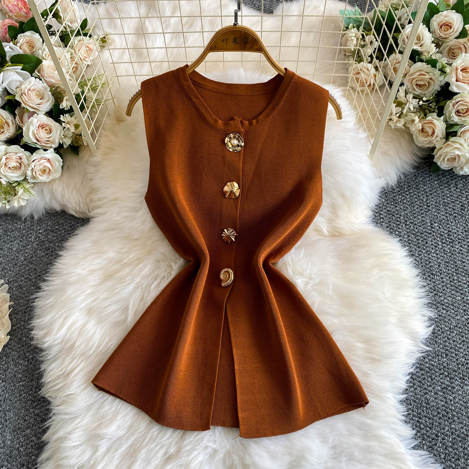 Women's Slim Fit Sleeveless Vest round Neck High End Sophisticated Look Fashionable Metal Buckles Versatile Summer Style_ecoleips.com