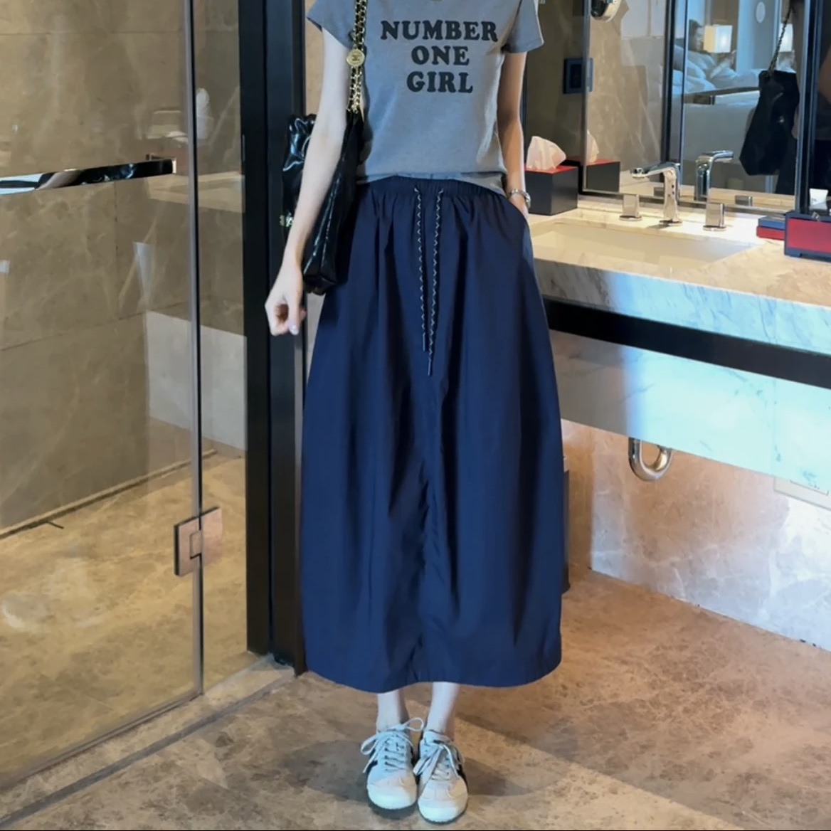 Lời bài hát: Dark Blue (Single Half Dress)