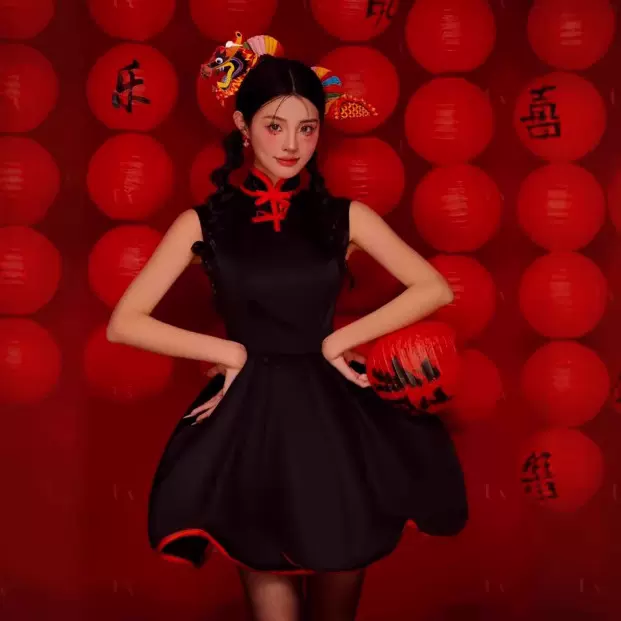 新中式过年穿搭新年战袍赫本风小黑裙小香风改良旗袍连衣裙子女冬