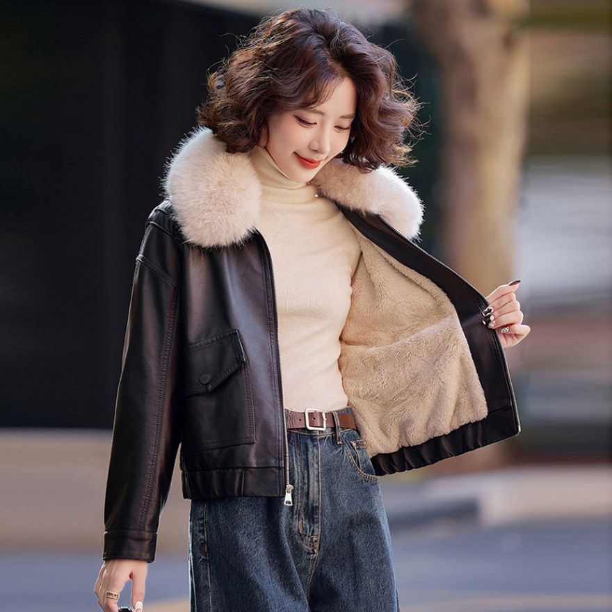 海宁休闲皮衣加绒外套女2024冬装新款时尚小个子短款机车款皮上衣